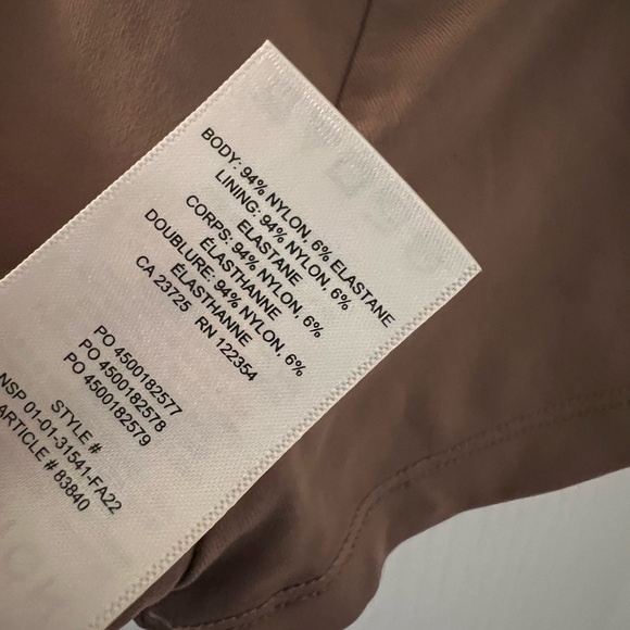 Aritzia Babaton Cropped Contour T Shirt in M - Picture 3 of 3